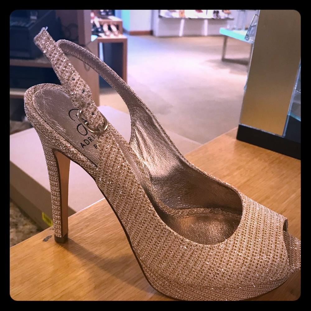 Cute heels only worn once!